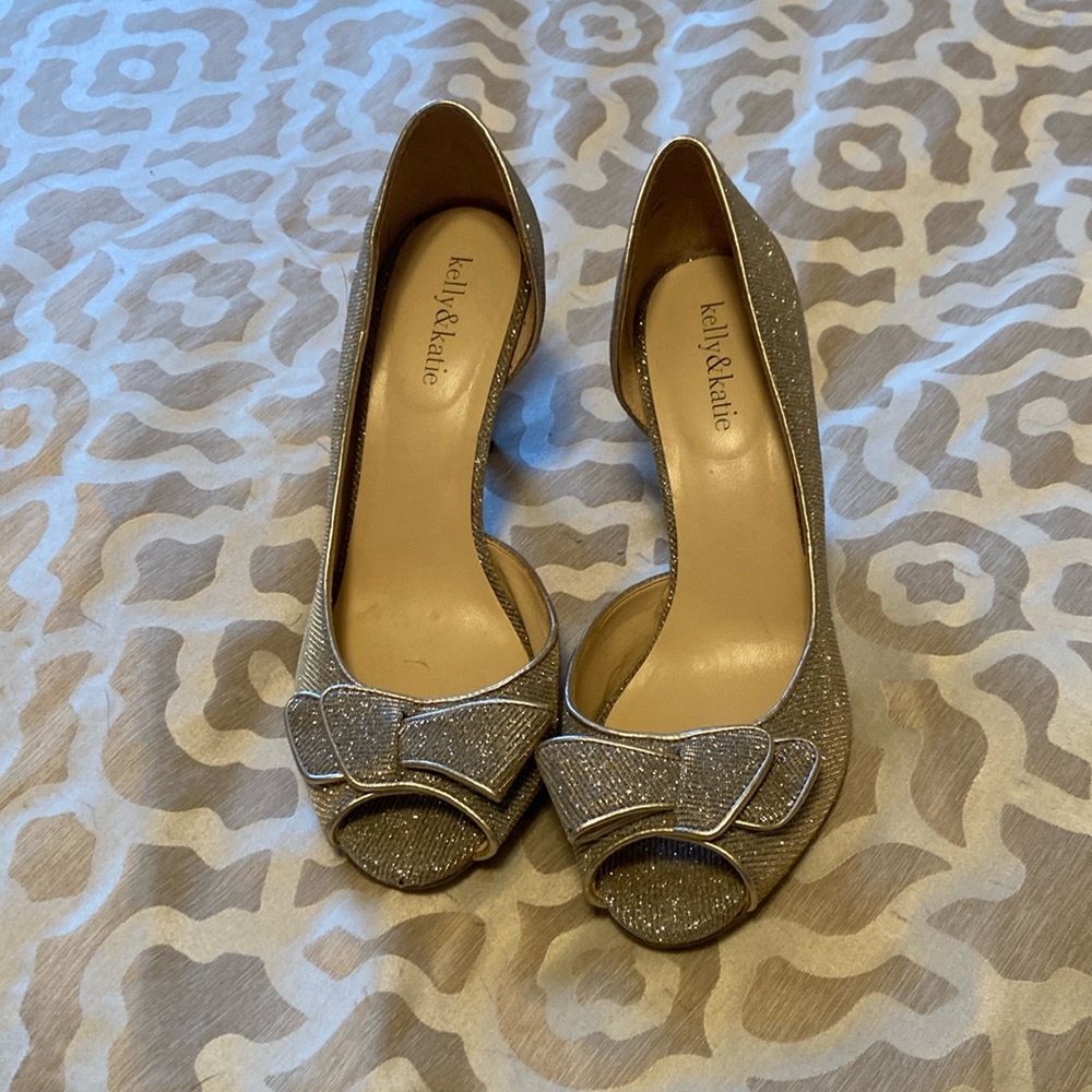 Kelly and Katie silver heels 8.5